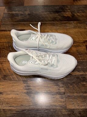 BROOKS WOMEN'S GHOST 17
 White Women's Running Sneakers with Breathable Mesh